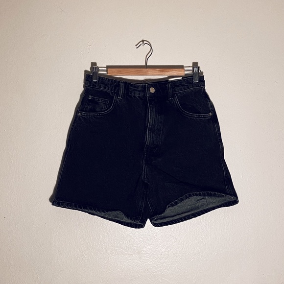 Zara Pants - NWOT // ZARA - Black Hi - Rise Mom Denim Shorts